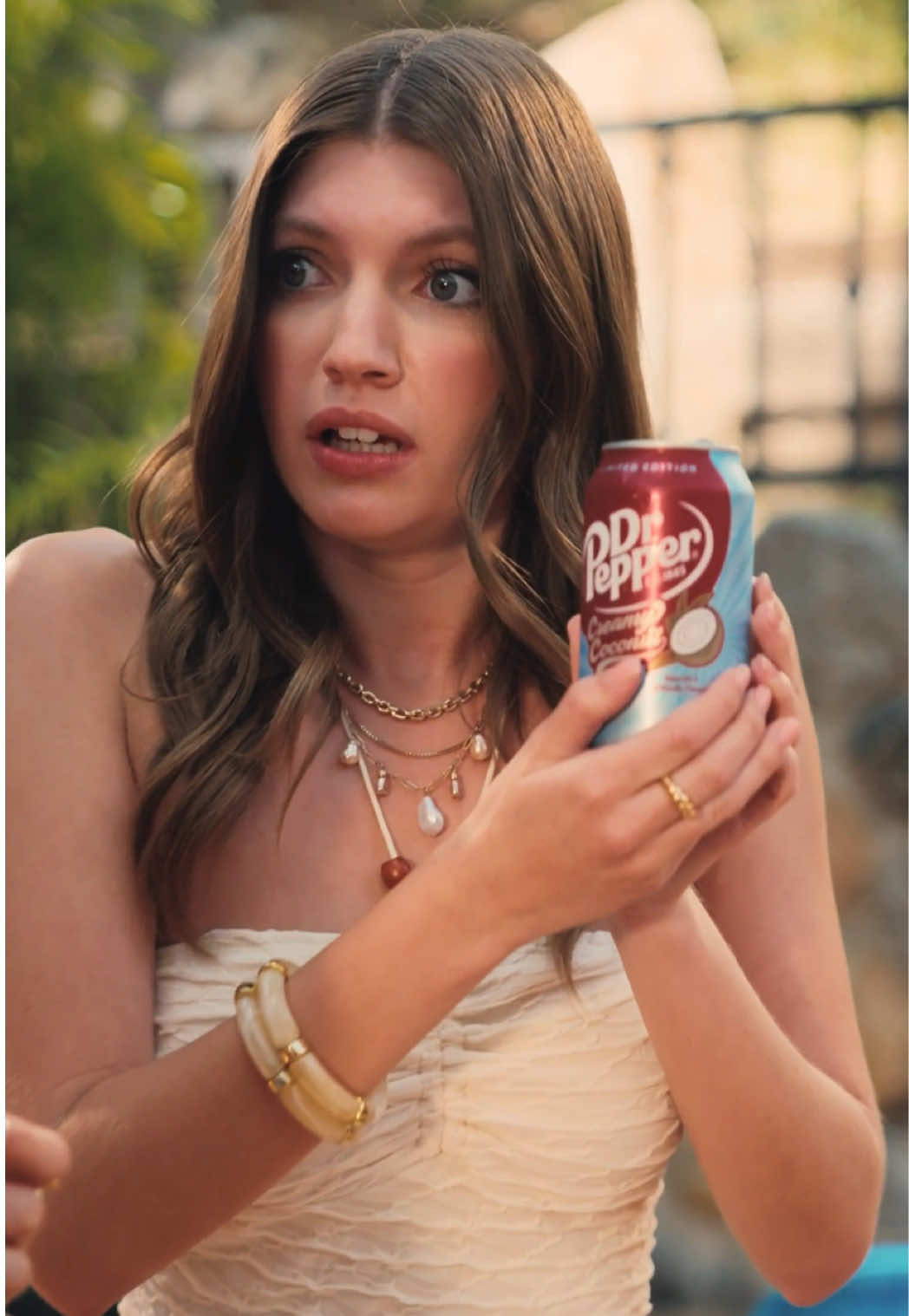 Cena do microdrama It's a Pepper Fling, da Dr Pepper
